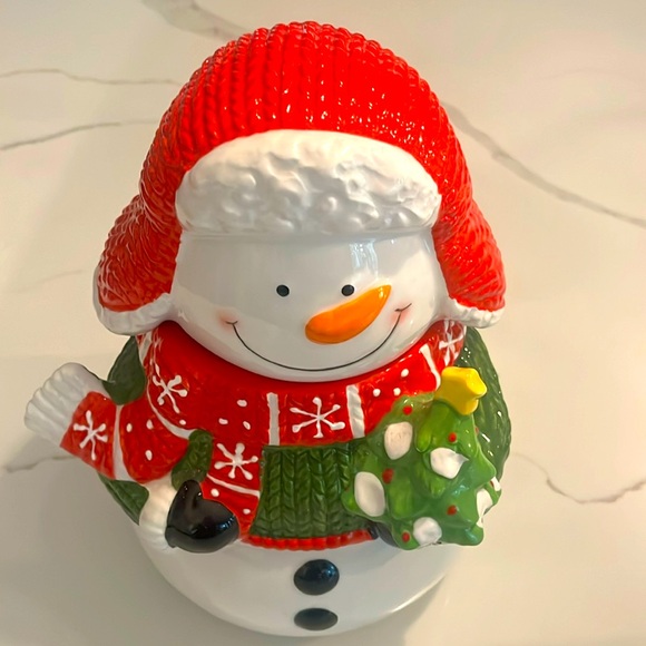 NEW Kringle's Kitchen large Snowman โ๏ธ cookie/treat jar 11.75" tall x 7.5" - Picture 1 of 8